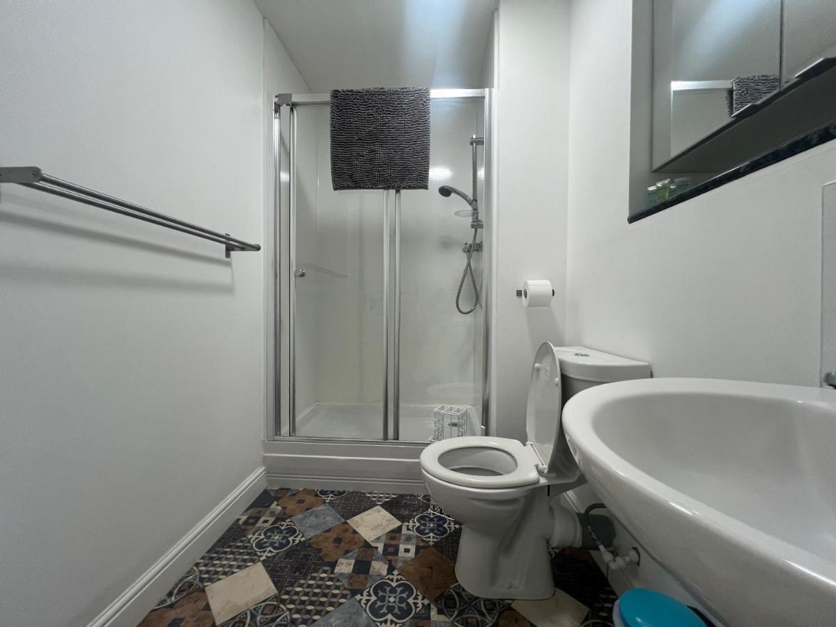 Ayr Cozy Corner Apartment - Housity