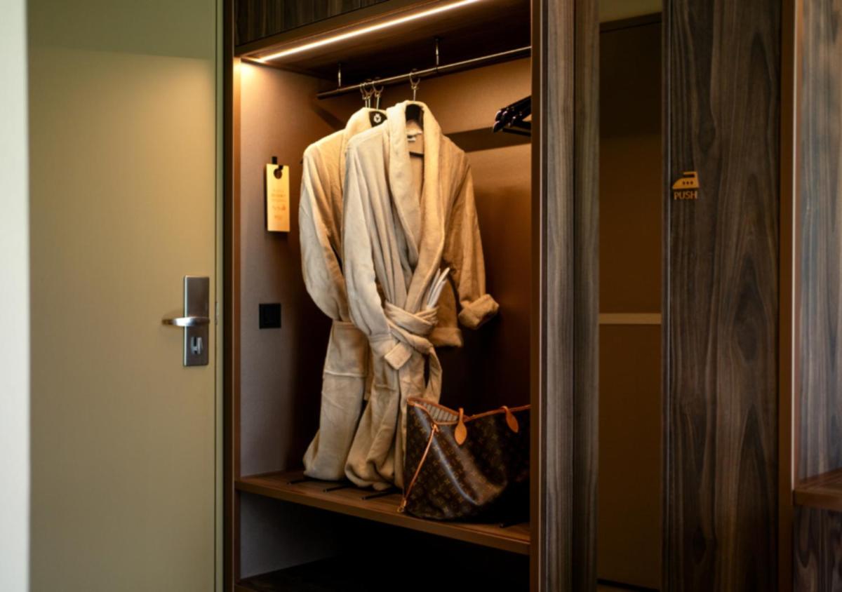 Hotel WICC - Housity