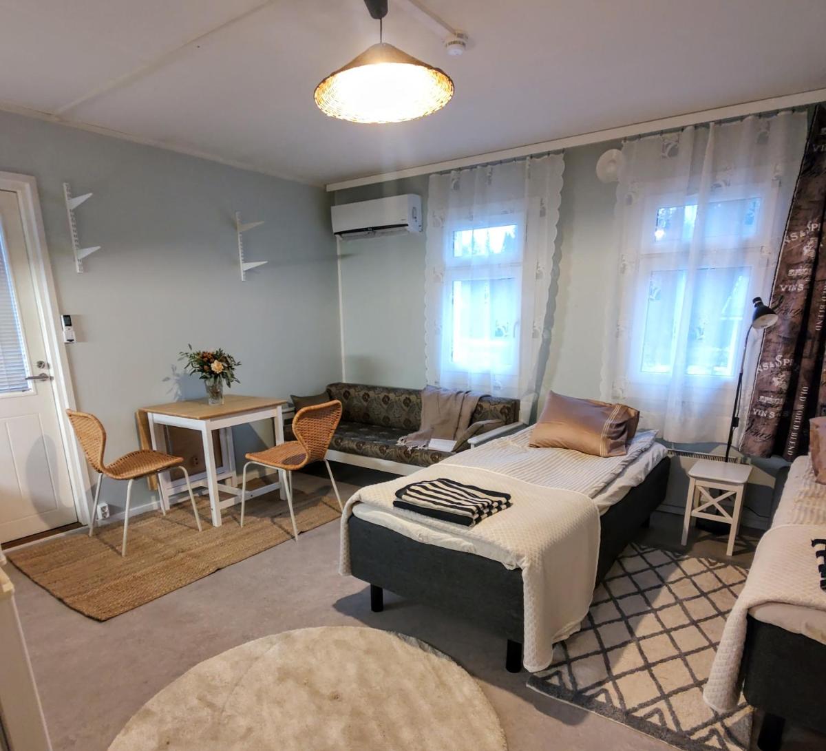 Narvan Maatilamajoitus Helenan Kanat ja Kammarit - Housity