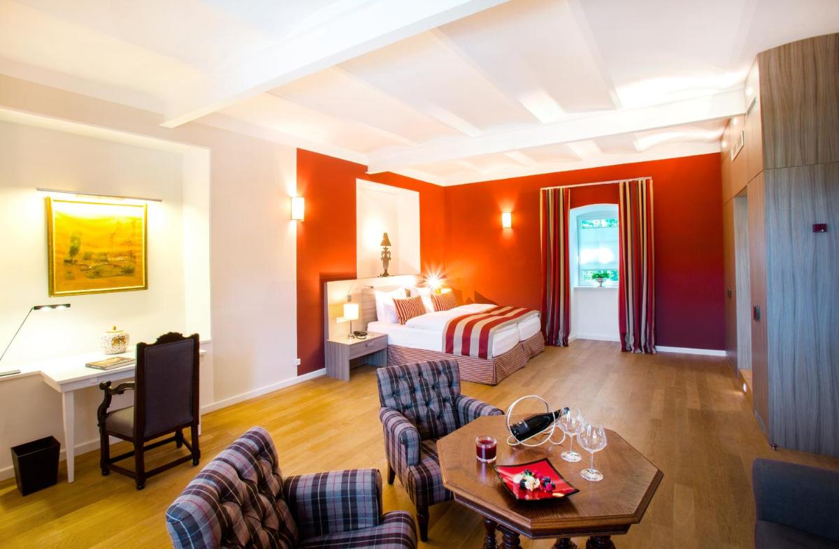 Ein Bett oder Betten in einem Zimmer der Unterkunft Schlosshotel Hugenpoet