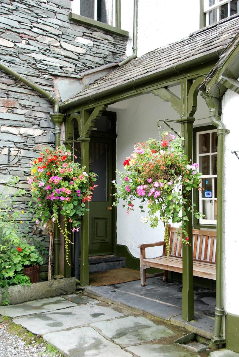 The Old Dungeon Ghyll Hotel - Housity