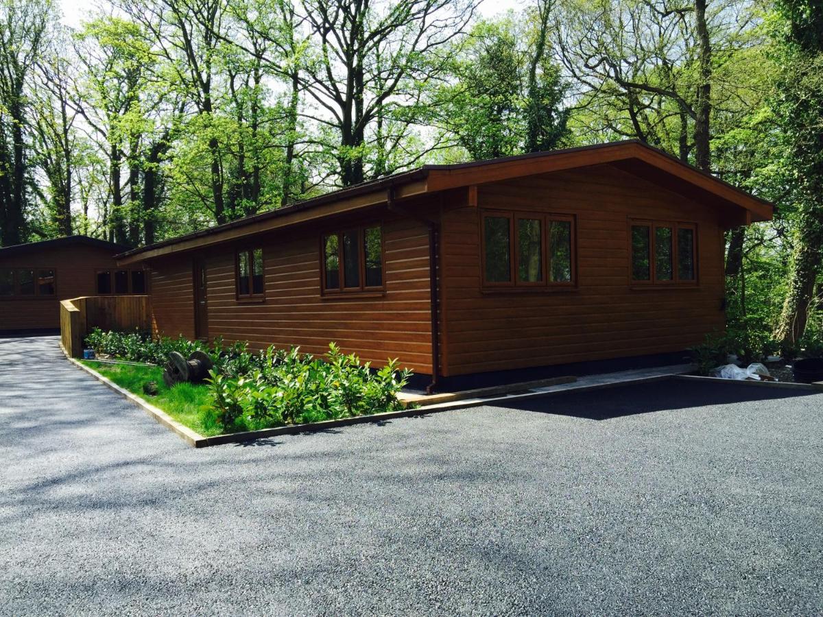 Shellow Lane Lodges - Housity