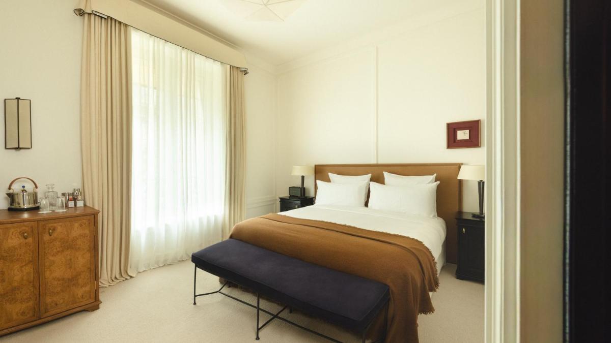 Un ou plusieurs lits dans un hébergement de l'établissement Hôtel Balzac Paris & Spa Ikoï