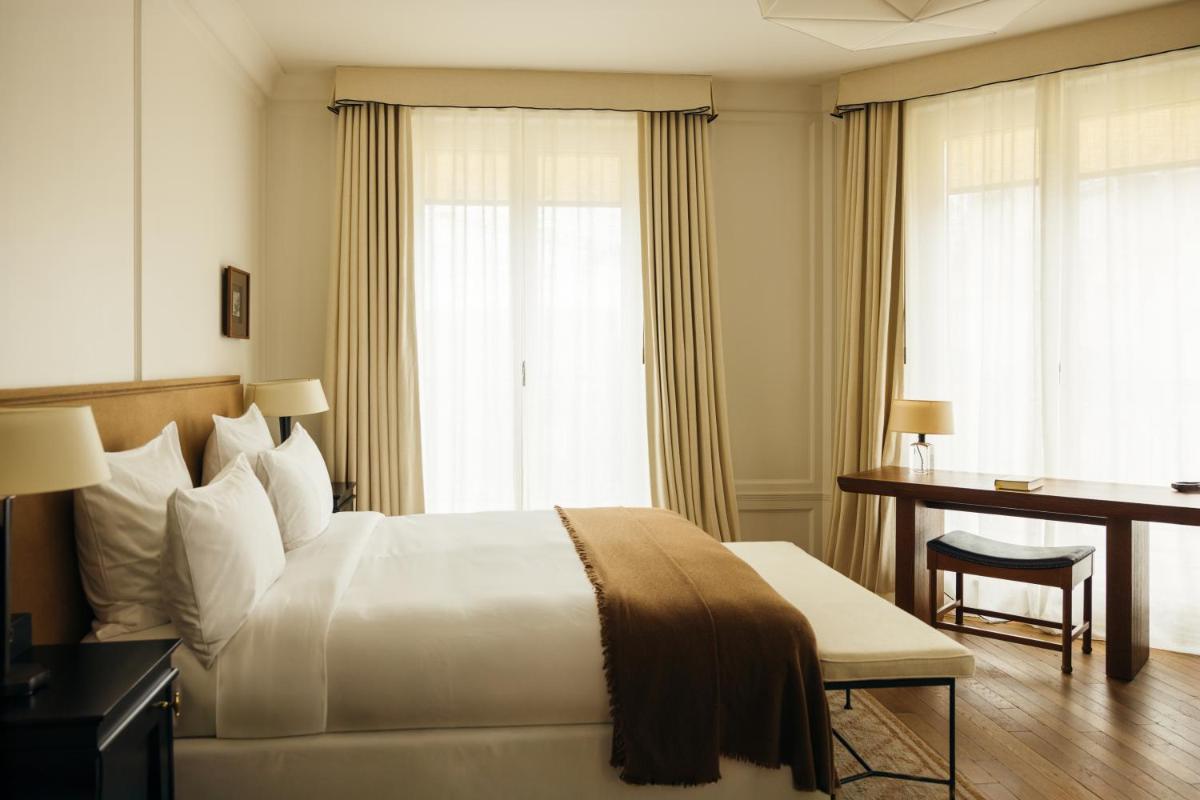 Un ou plusieurs lits dans un hébergement de l'établissement Hôtel Balzac Paris & Spa Ikoï