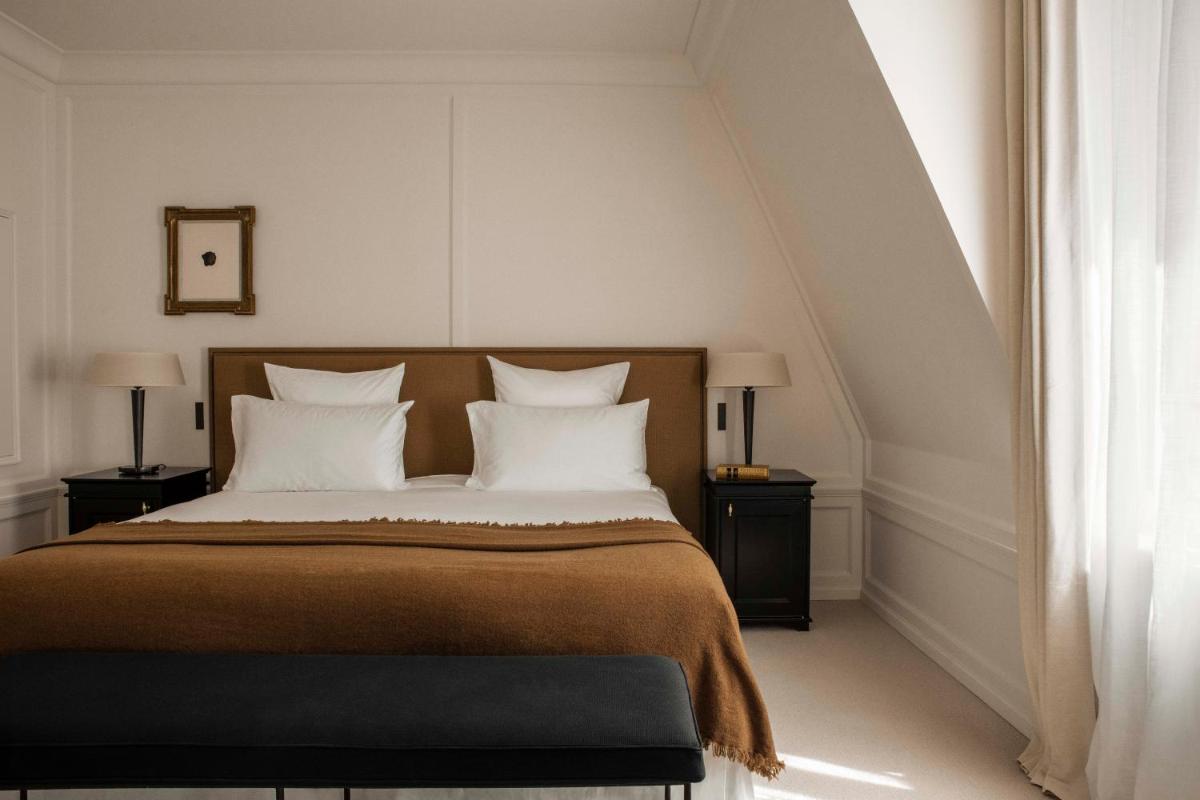 Un ou plusieurs lits dans un hébergement de l'établissement Hôtel Balzac Paris & Spa Ikoï