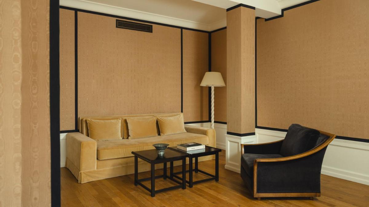 Coin salon dans l'établissement Hôtel Balzac Paris & Spa Ikoï