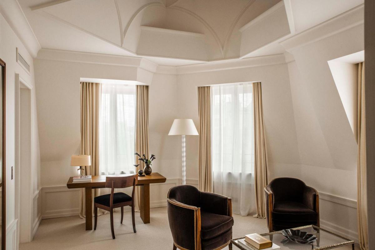 Coin salon dans l'établissement Hôtel Balzac Paris & Spa Ikoï