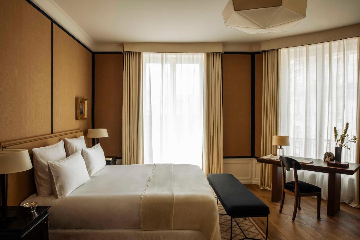 Un ou plusieurs lits dans un hébergement de l'établissement Hôtel Balzac Paris & Spa Ikoï