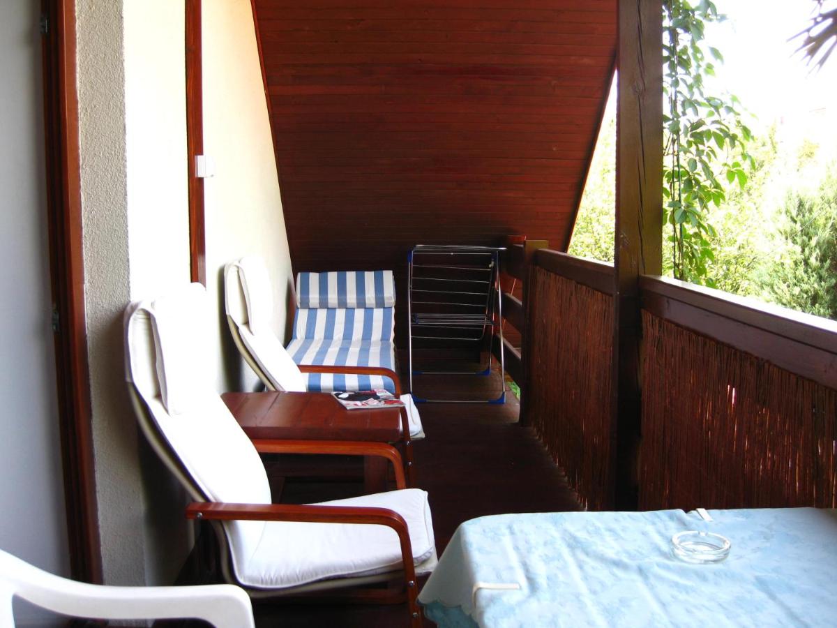 Pokoje Gościnne Pod Palmami - Housity