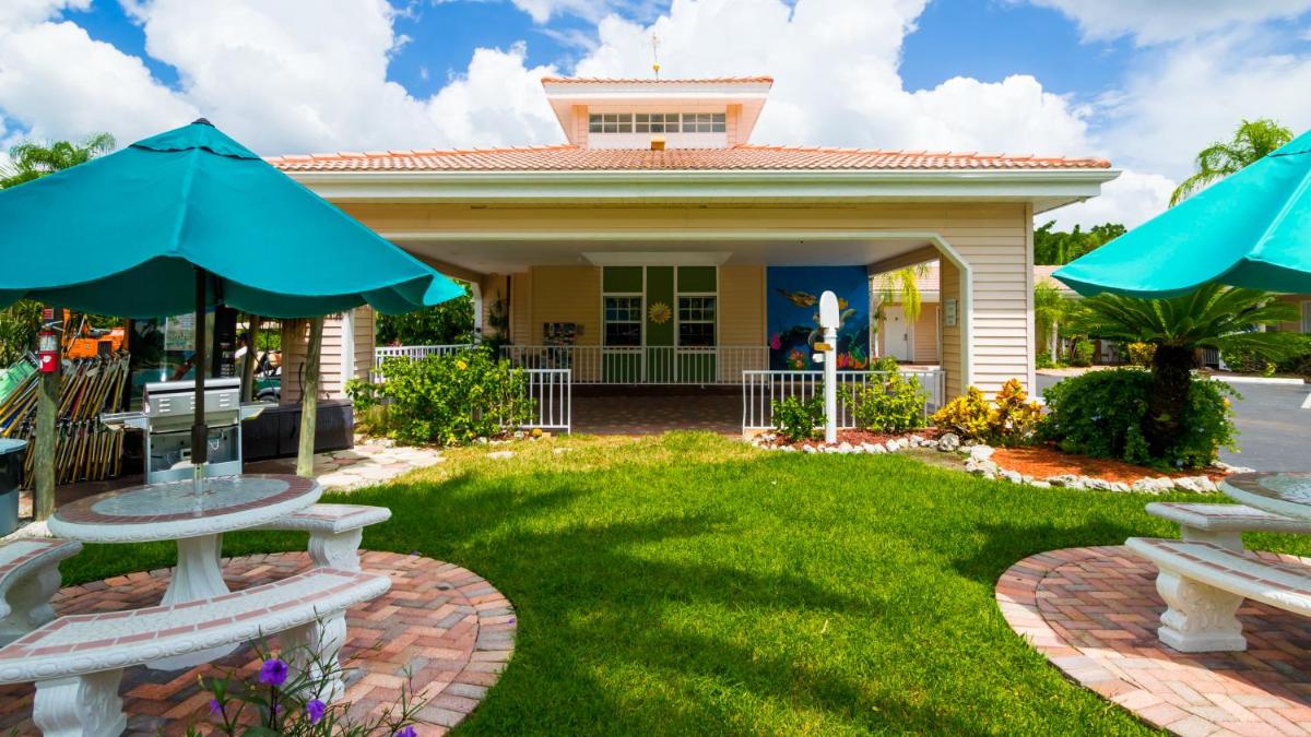 Tropical Beach Resorts - Sarasota - Housity
