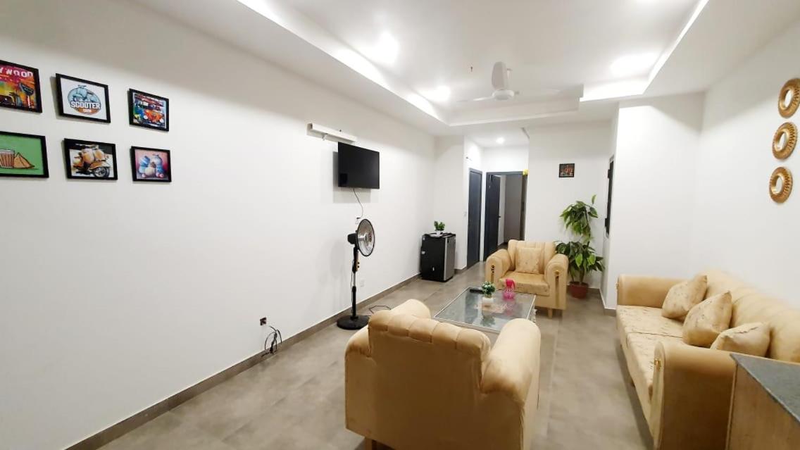 2 Bed Furnished Apartment Bahria Town Phase 8 - Housity