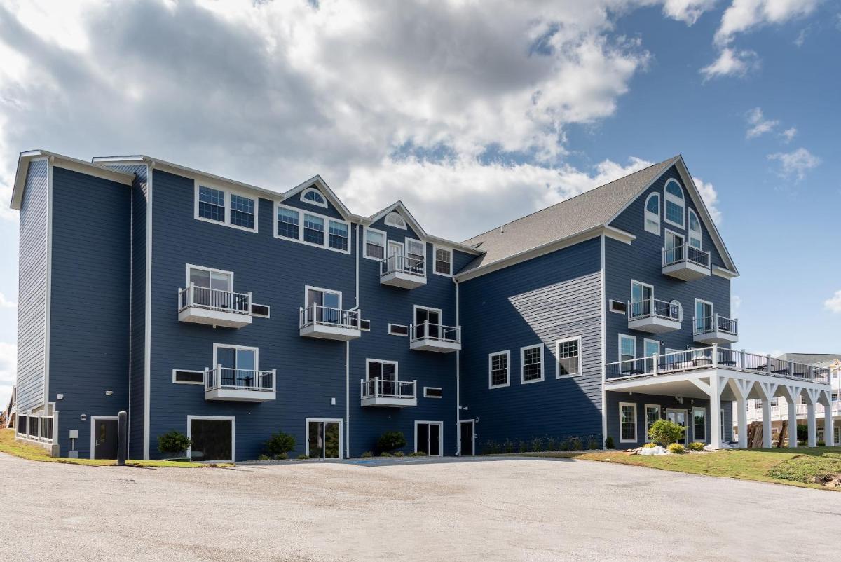 Boardwalk Hotel On Lake Anna By Kasa - Housity