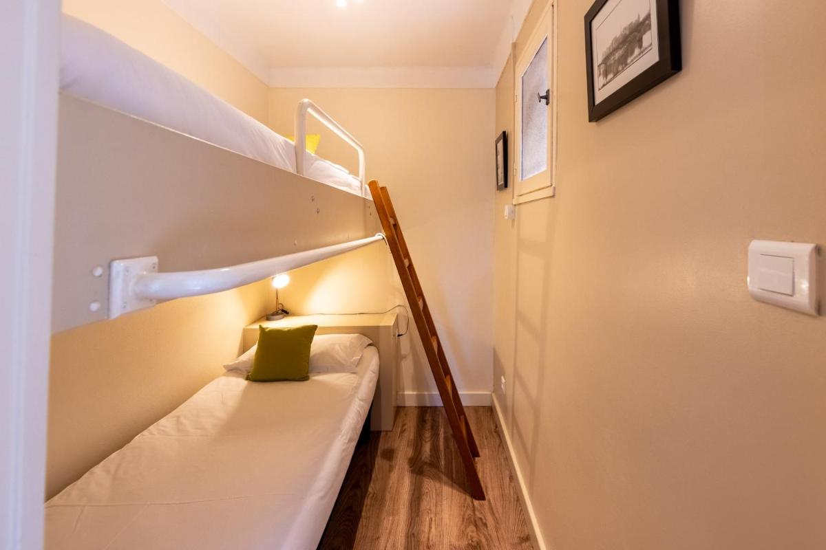 Un ou plusieurs lits dans un hébergement de l'établissement Hôtel & Spa Le Madeloc - Collioure Centre
