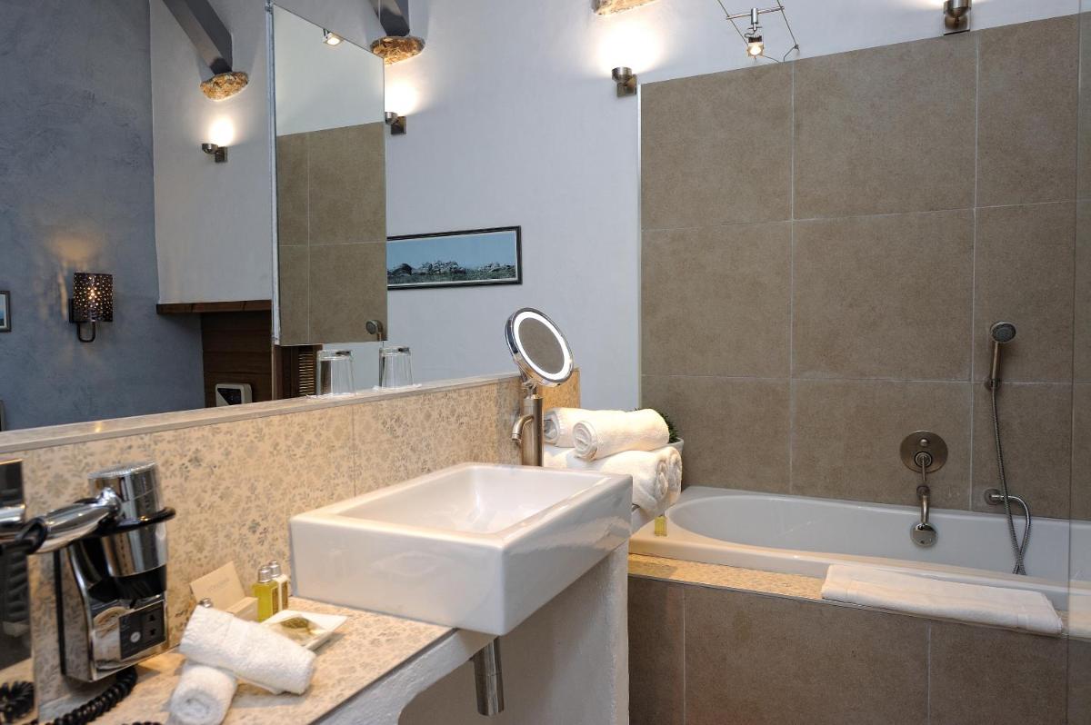 Salle de bains dans l'établissement Lodge de Charme A Cheda