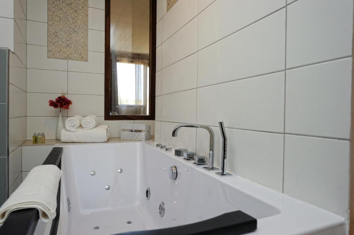 Salle de bains dans l'établissement Lodge de Charme A Cheda