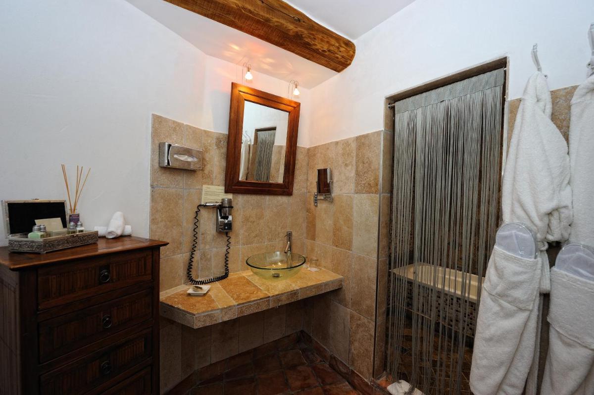 Salle de bains dans l'établissement Lodge de Charme A Cheda