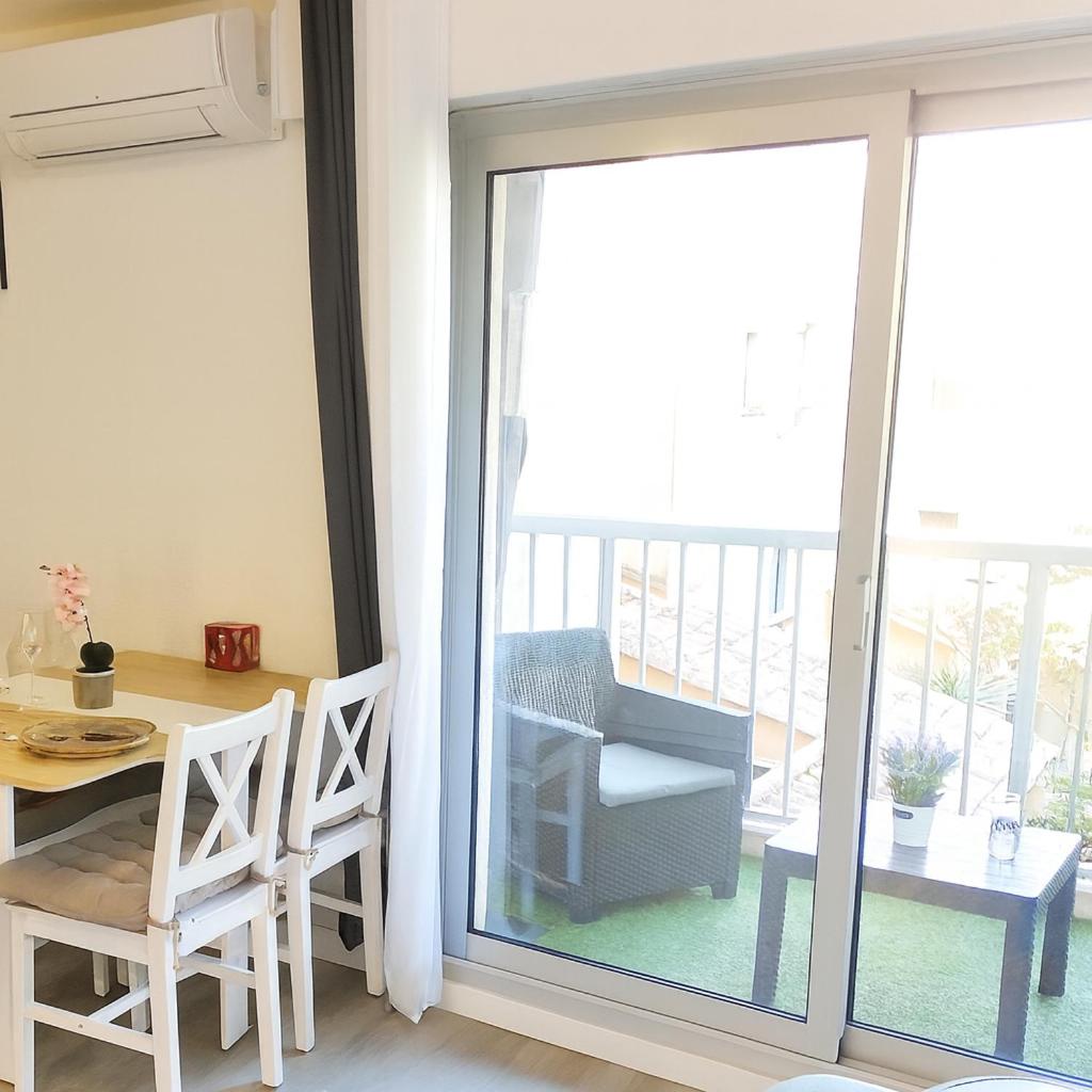 Charmant studio climatisé 24 m2 terrasse à 100m de la plage - Housity