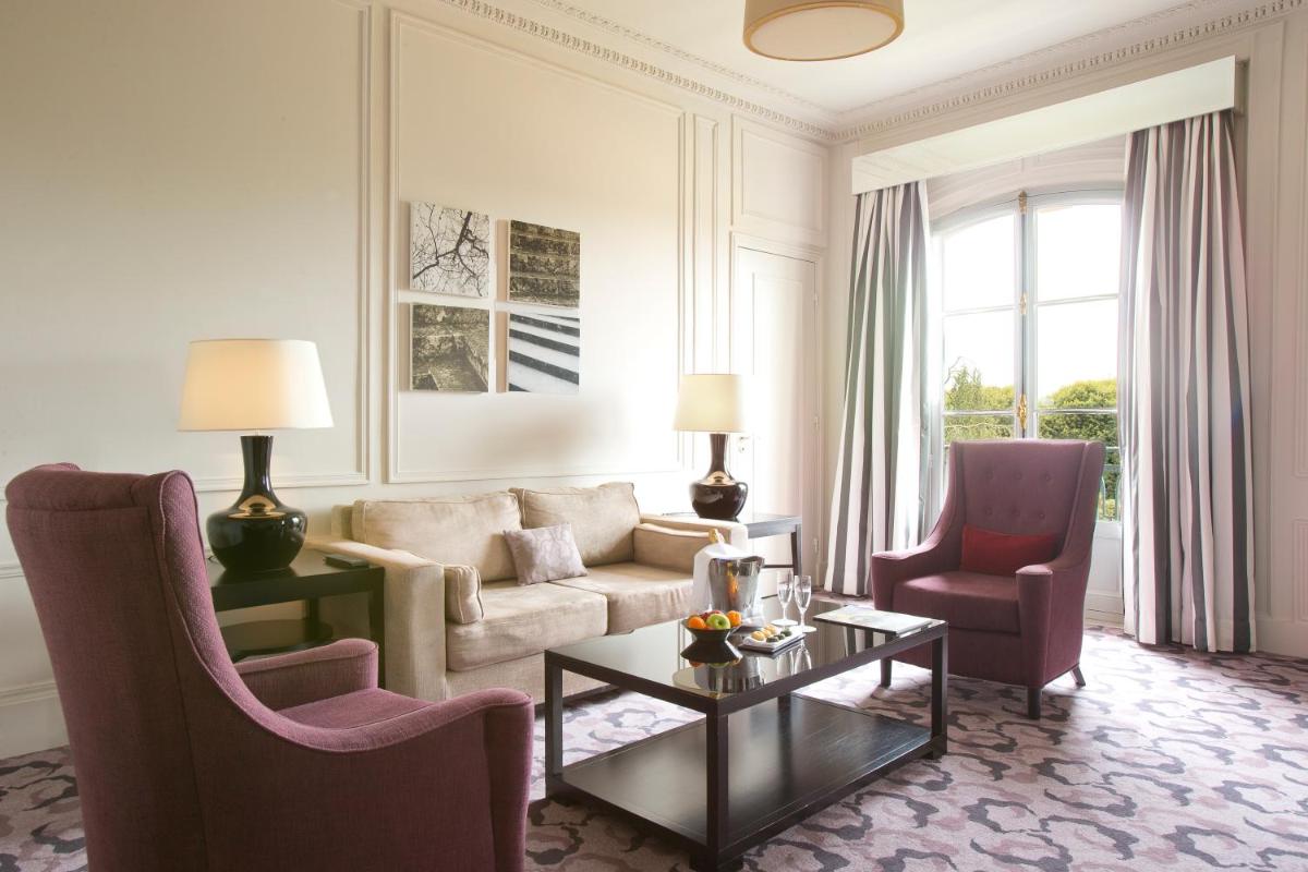 Coin salon dans l'établissement Waldorf Astoria Versailles - Trianon Palace