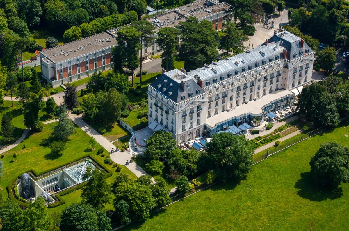 Vue panoramique sur l'établissement Waldorf Astoria Versailles - Trianon Palace