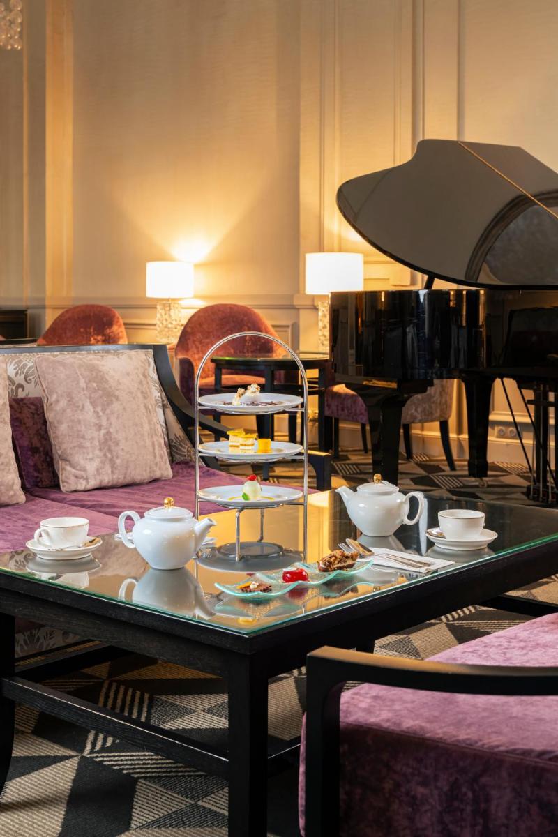 Coin salon dans l'établissement Waldorf Astoria Versailles - Trianon Palace