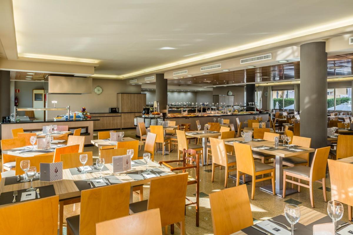 Un restaurante o sitio para comer en BQ Andalucia Beach Hotel