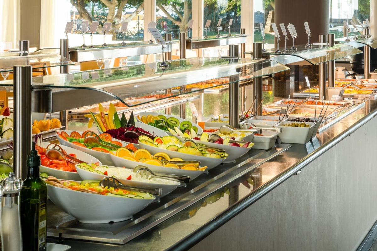 Comida en o cerca de este hotel