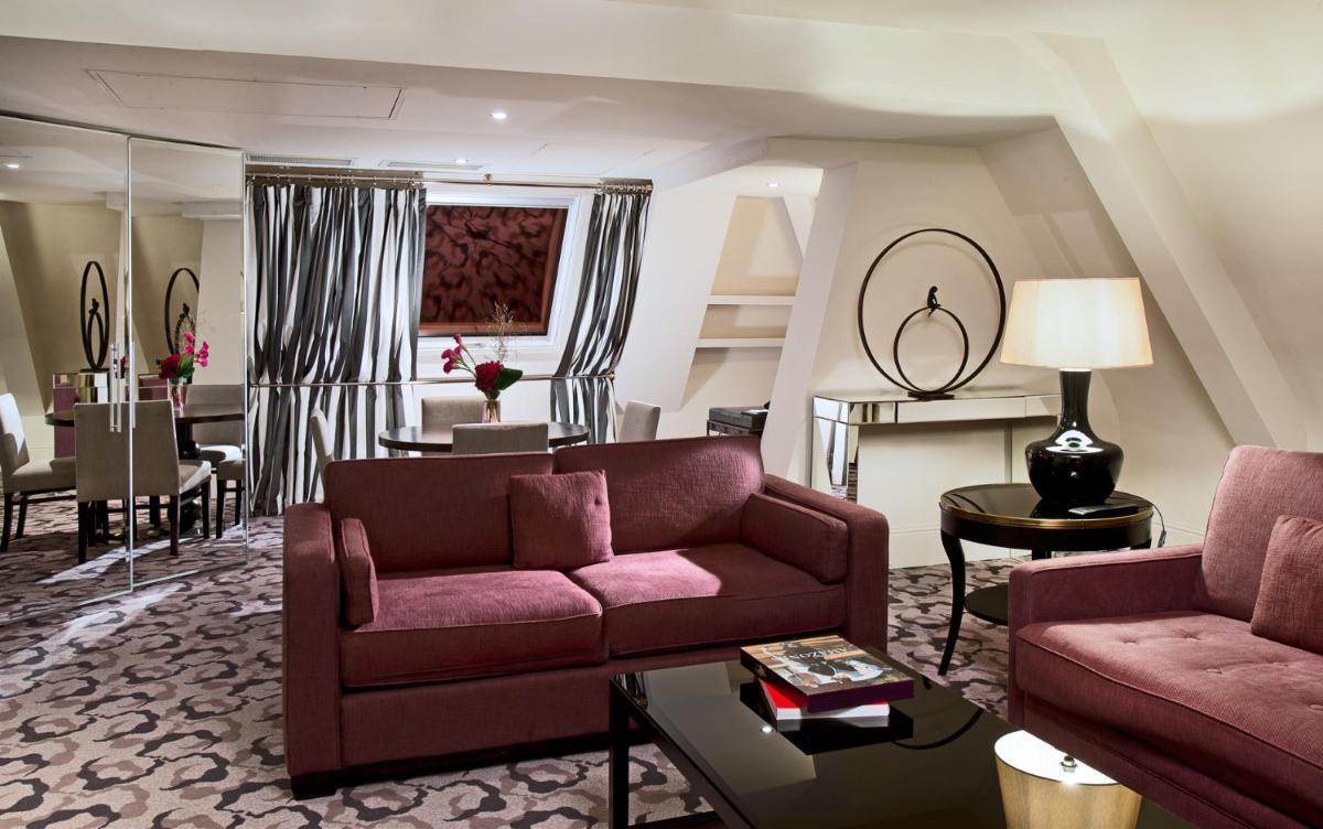 Coin salon dans l'établissement Waldorf Astoria Versailles - Trianon Palace