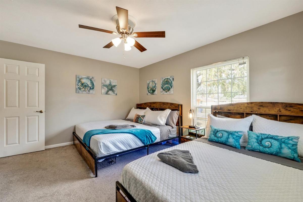 Exquisite Retreat with Heated Pool for 14 Guests, Pool Table Paradise! - Housity