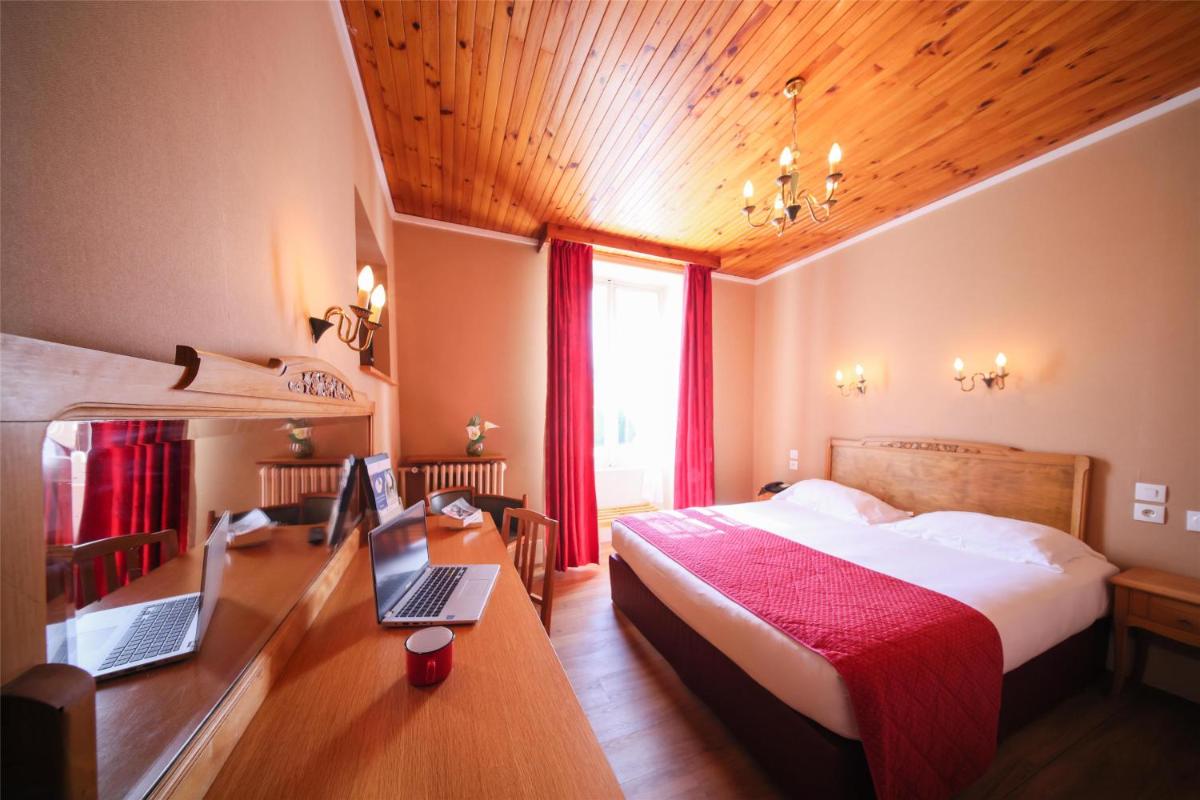 Un ou plusieurs lits dans un hébergement de l'établissement Best Western Grand Hotel de Paris & Spa