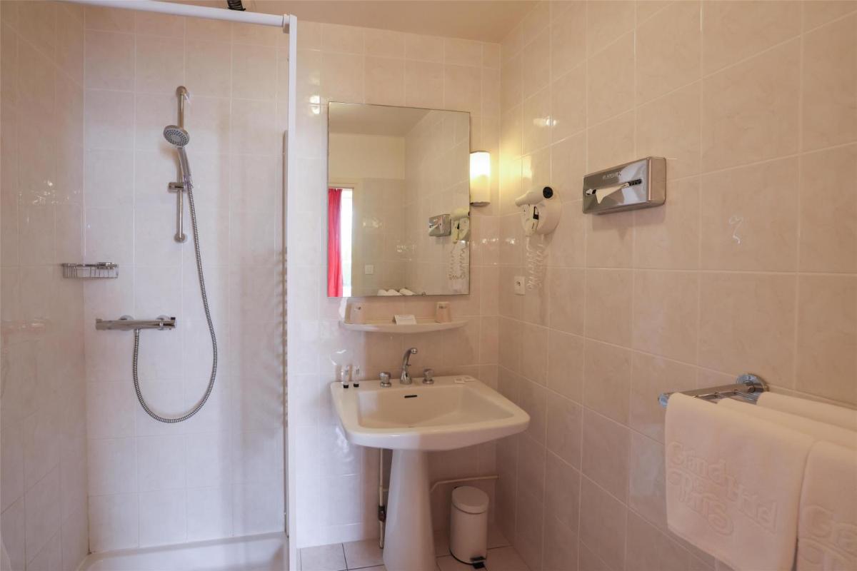 Salle de bains dans l'établissement Best Western Grand Hotel de Paris & Spa