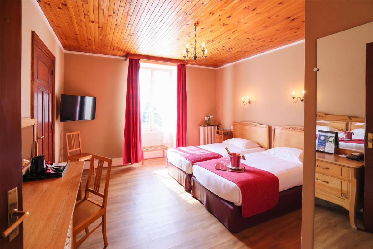 Un ou plusieurs lits dans un hébergement de l'établissement Best Western Grand Hotel de Paris & Spa