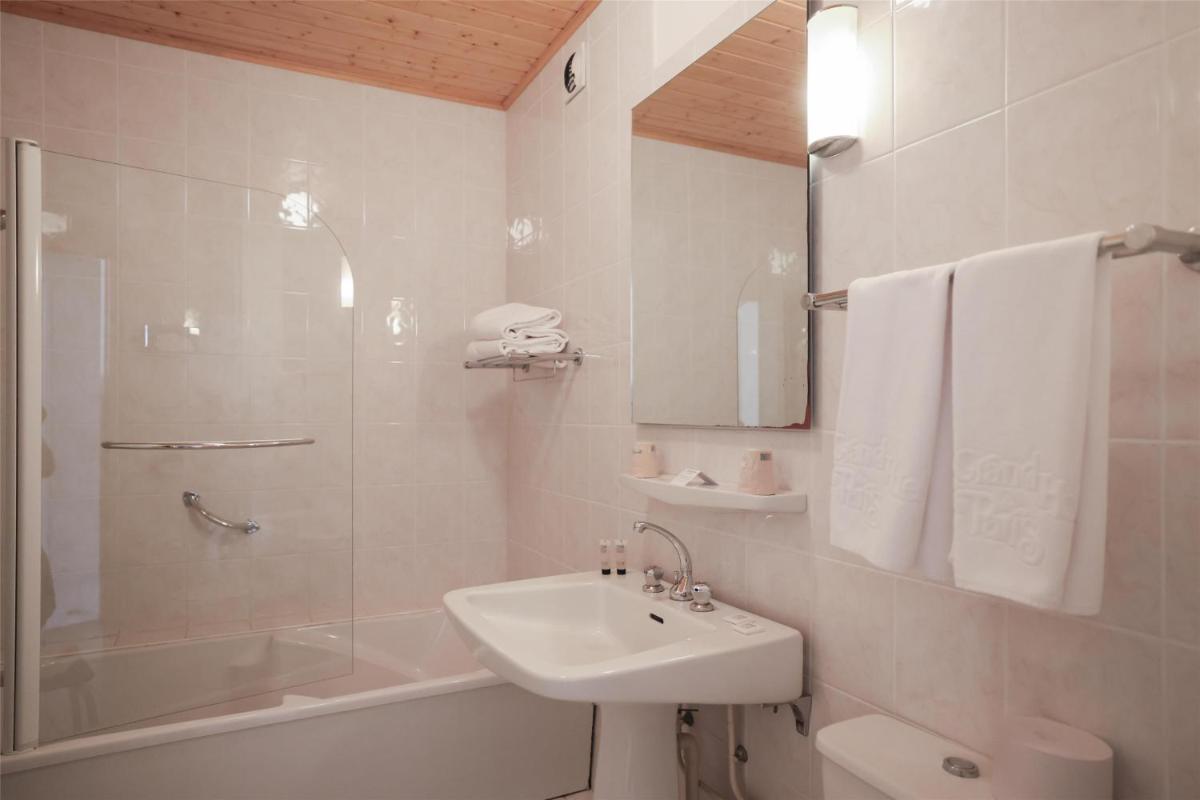 Salle de bains dans l'établissement Best Western Grand Hotel de Paris & Spa