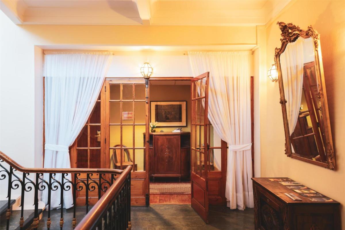 Télévision ou salle de divertissement dans l'établissement Best Western Grand Hotel de Paris & Spa