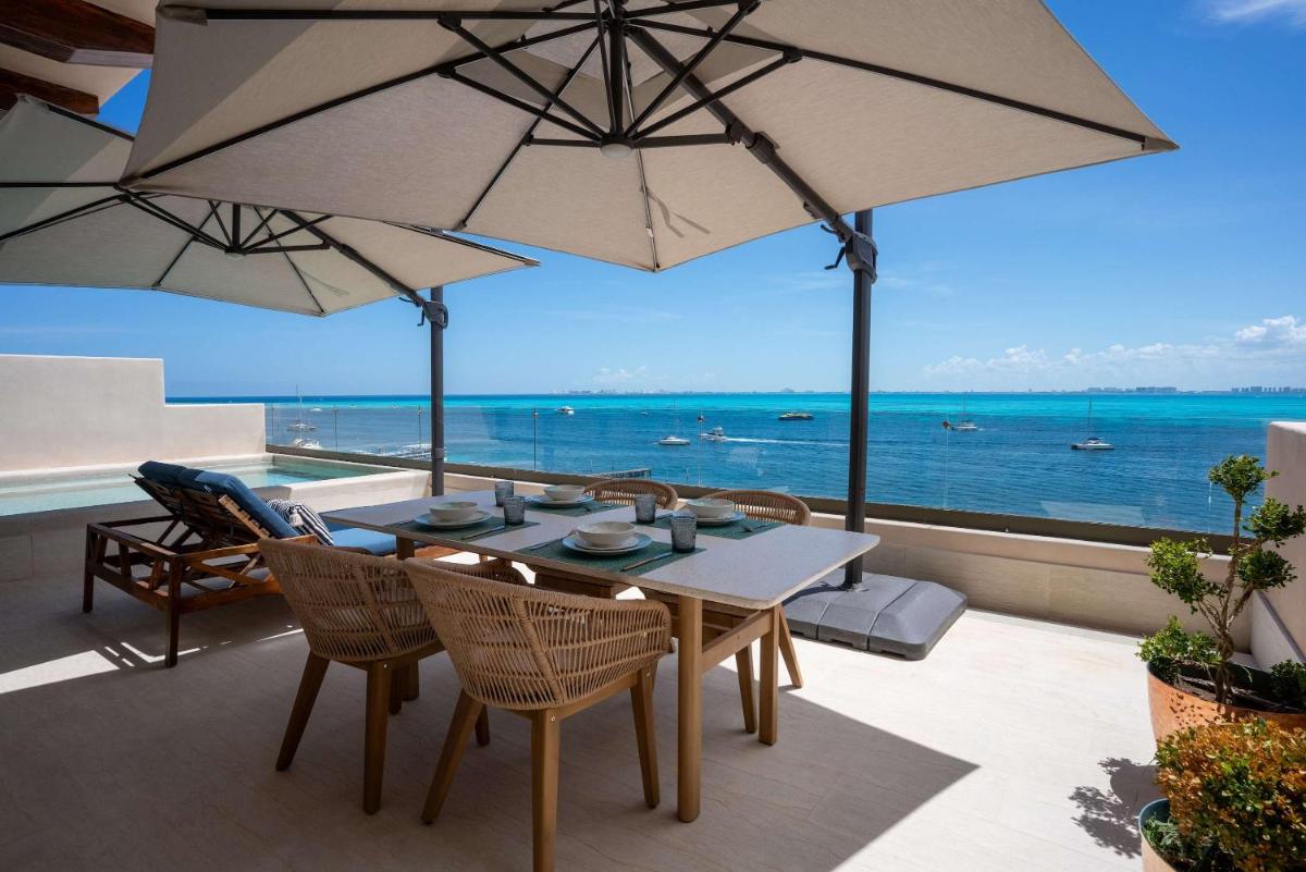 Beachfront Luxe Penthouse Studio in Isla Mujeres - Housity