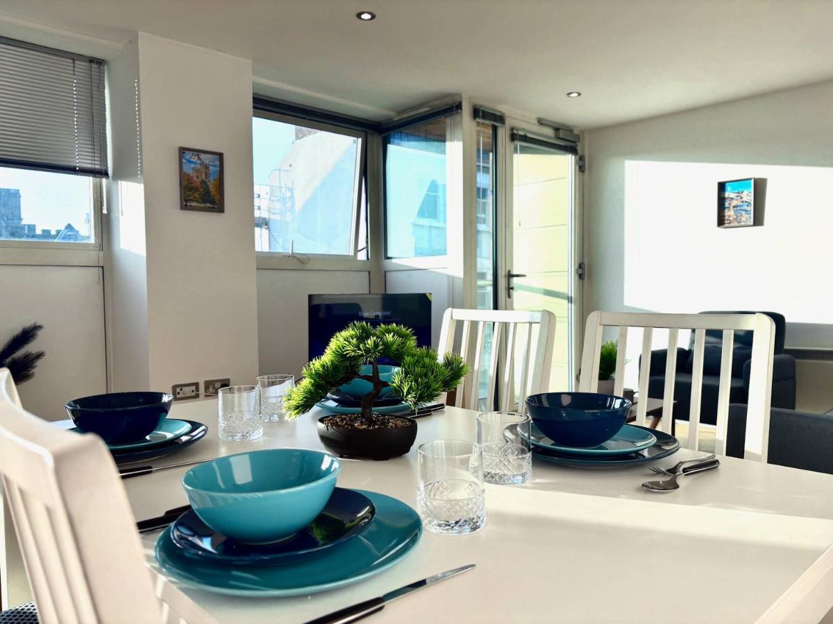 Bright York City Centre 2-Bed Apartment with View - Best Location in Town - Housity