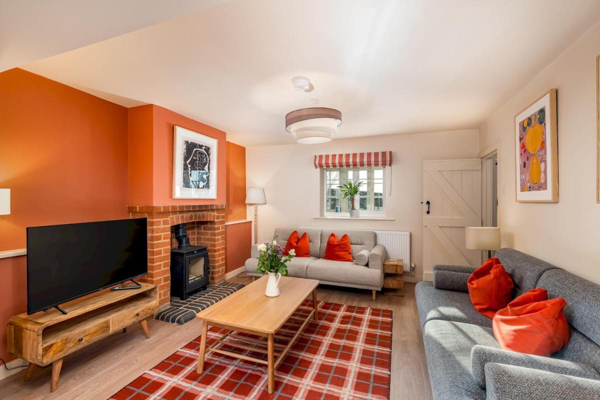 Garsington Studios Chilterns Farm House - Pass the Keys - Housity