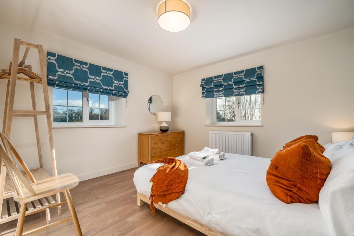 Garsington Studios Chilterns Farm House - Pass the Keys - Housity