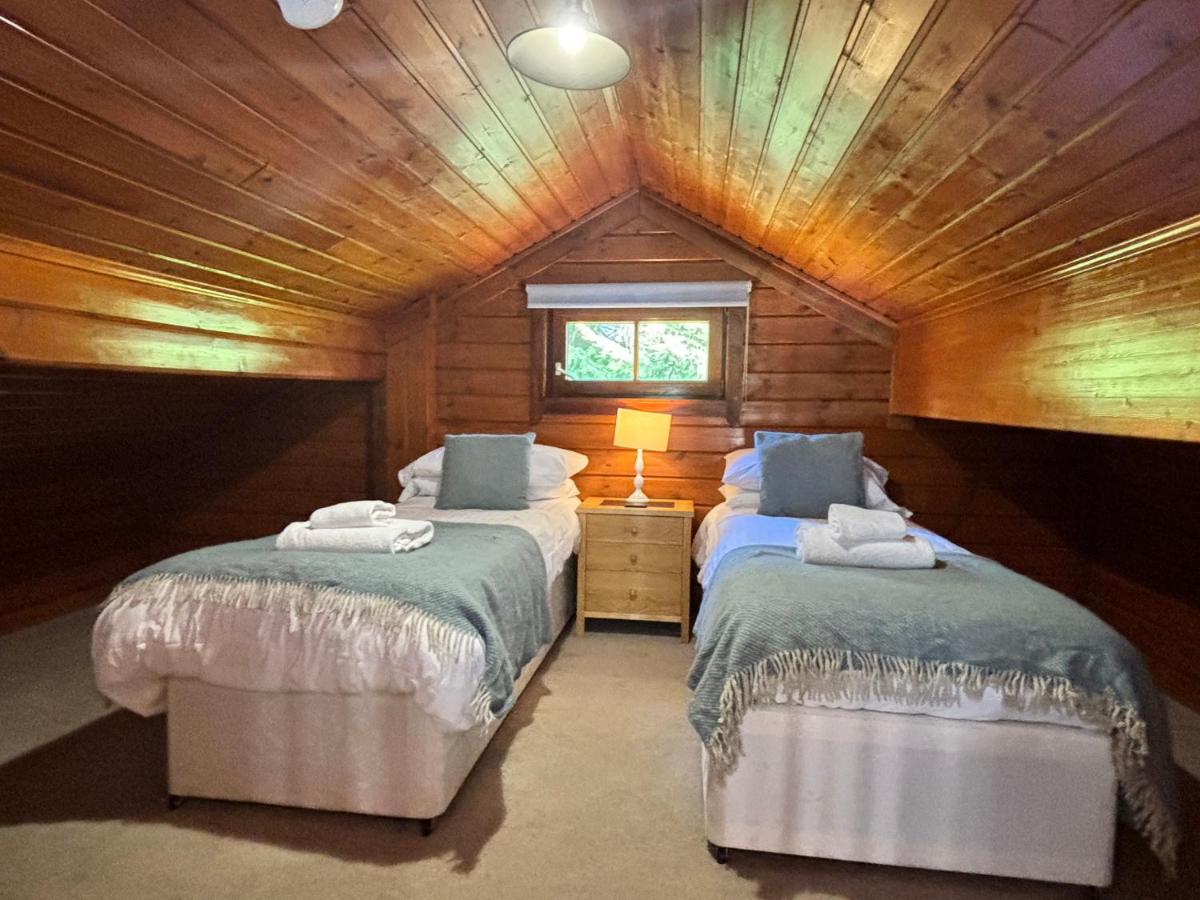 Lady Galloway 30 with Hot Tub - Housity