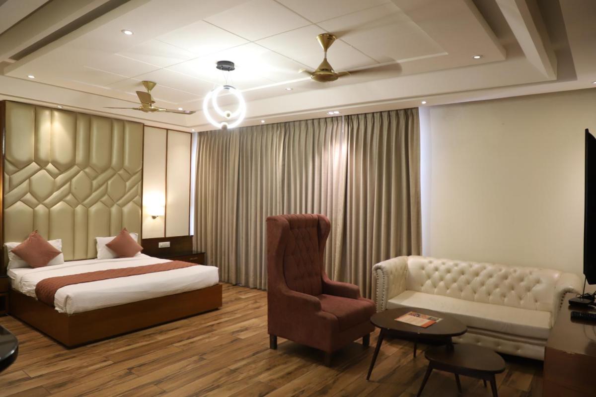 Hotel West End View A Unit of Hotel SC Residency - Hizvo