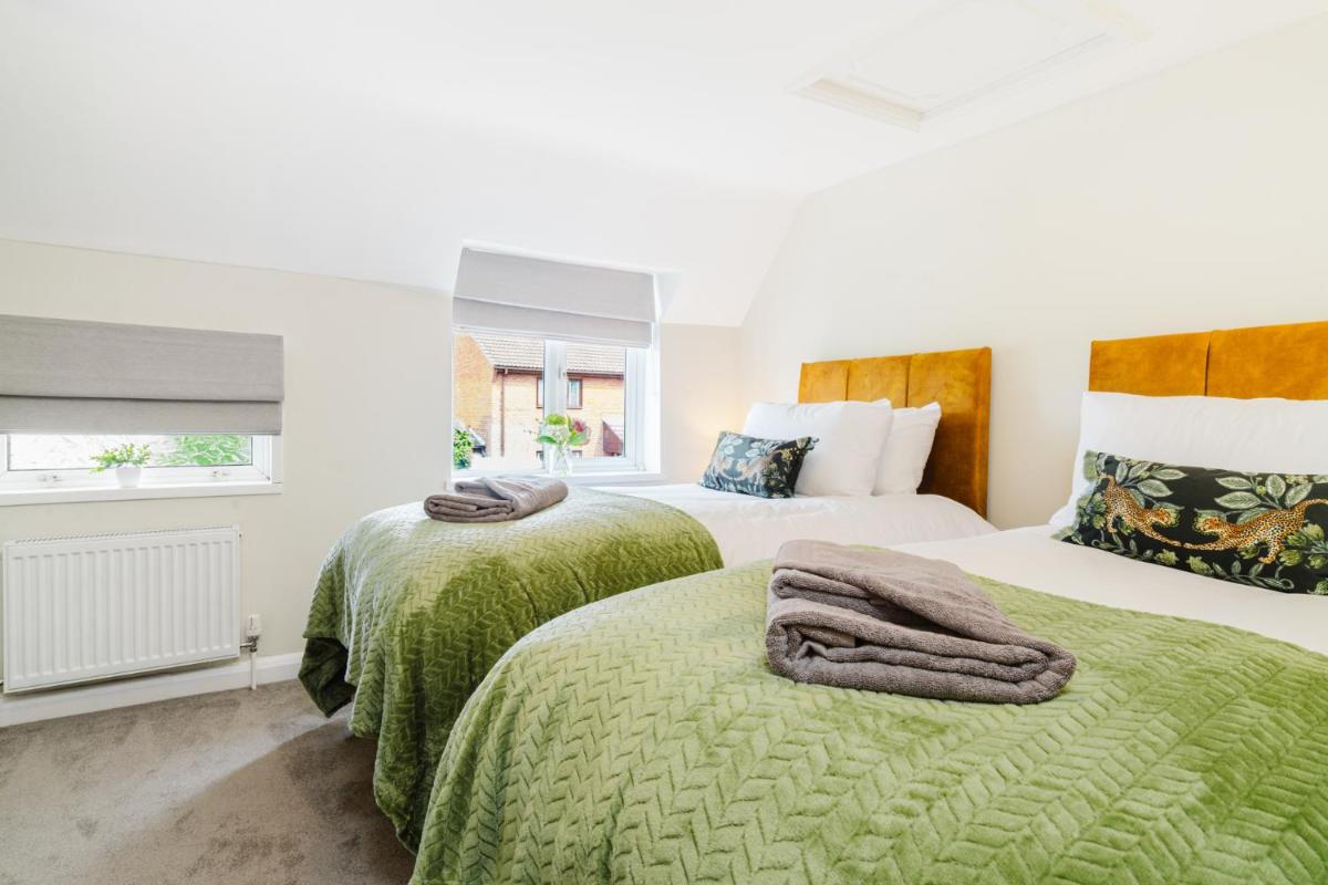 Cosy 2BDR Cottage With Free Parking - Housity