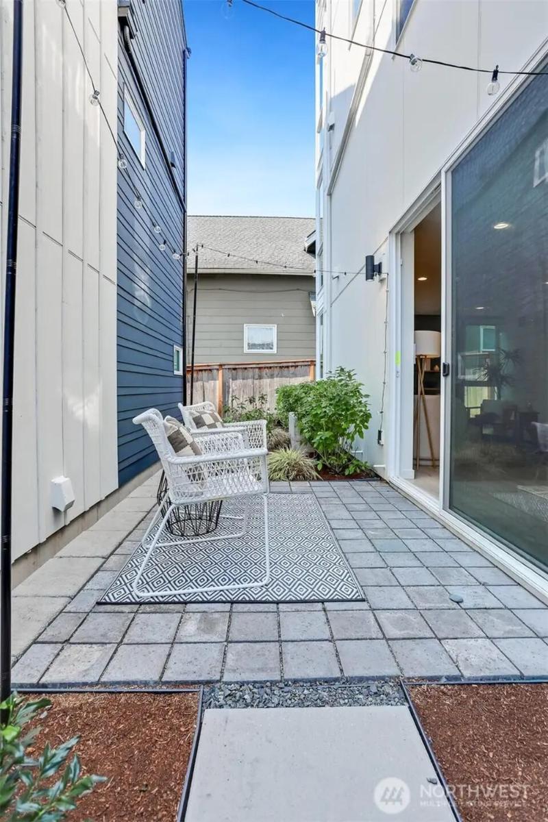 Ballard 5 bedroom Family Vacation Home - Housity