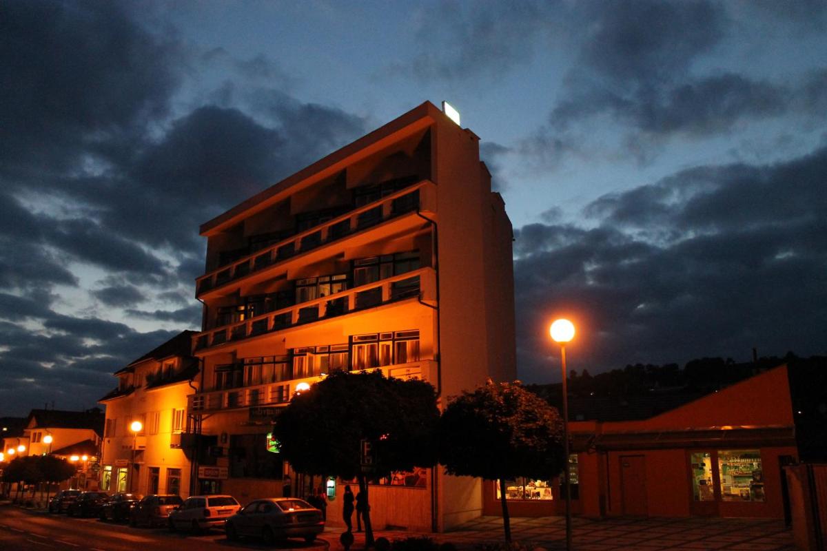 Hotel Krystal - Housity