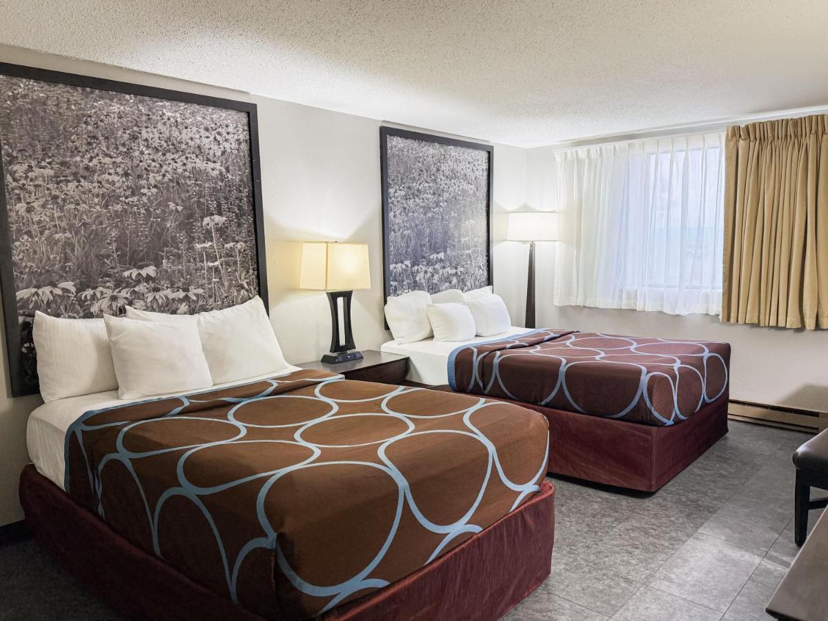Super 8 by Wyndham Williston ND - Housity