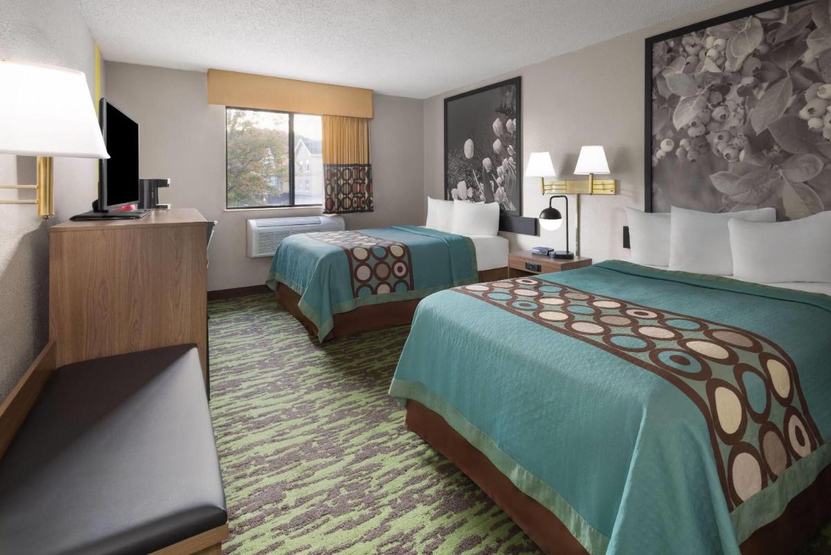 Super 8 by Wyndham New Stanton - Housity