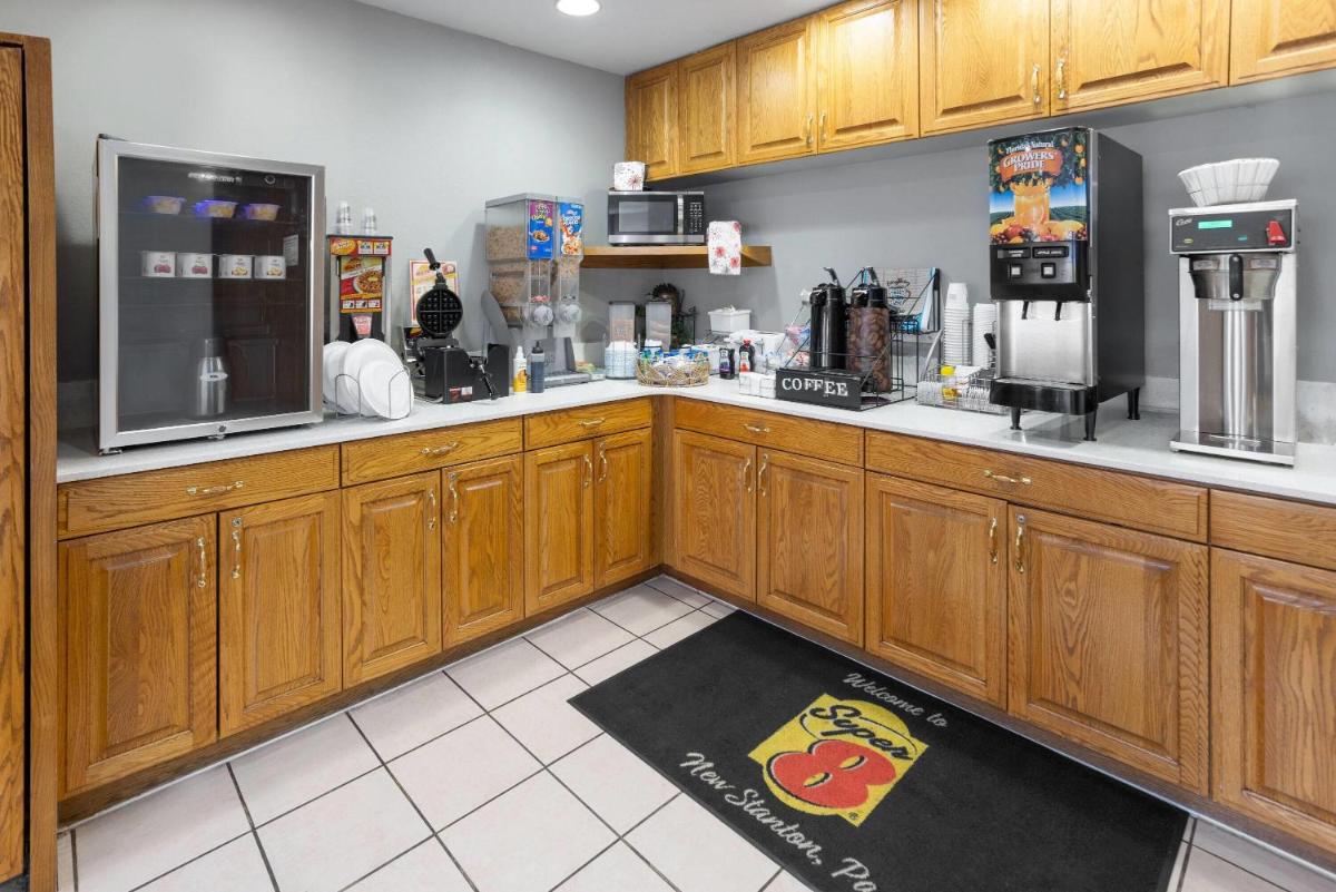 Super 8 by Wyndham New Stanton - Housity