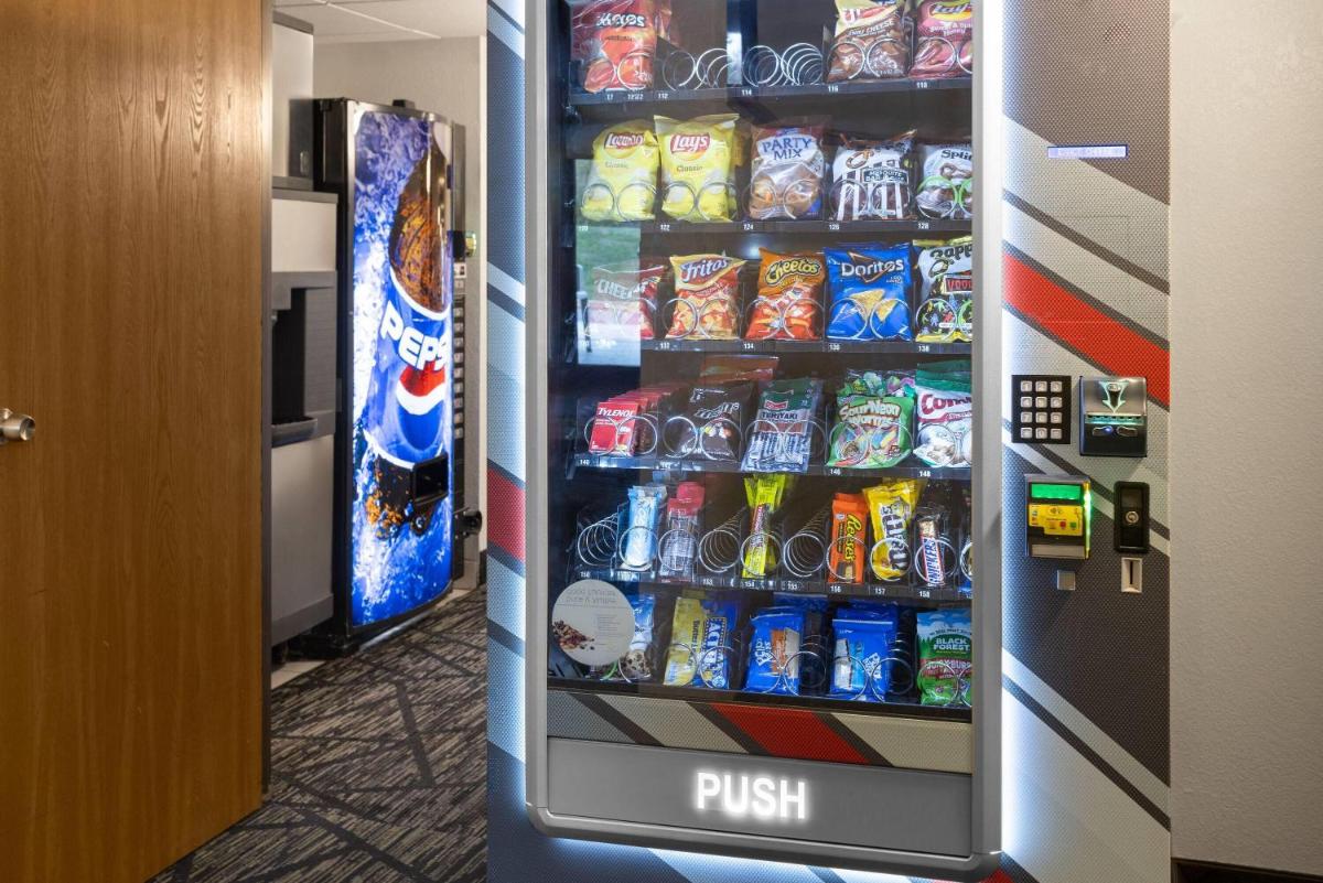 Super 8 by Wyndham New Stanton - Housity