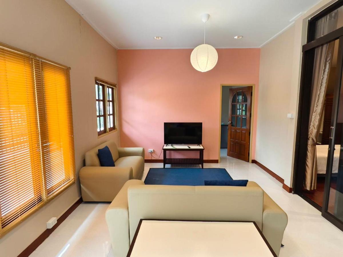 Suansin Garden Hotel โรงแรมสวนสินการ์เด้น - Housity