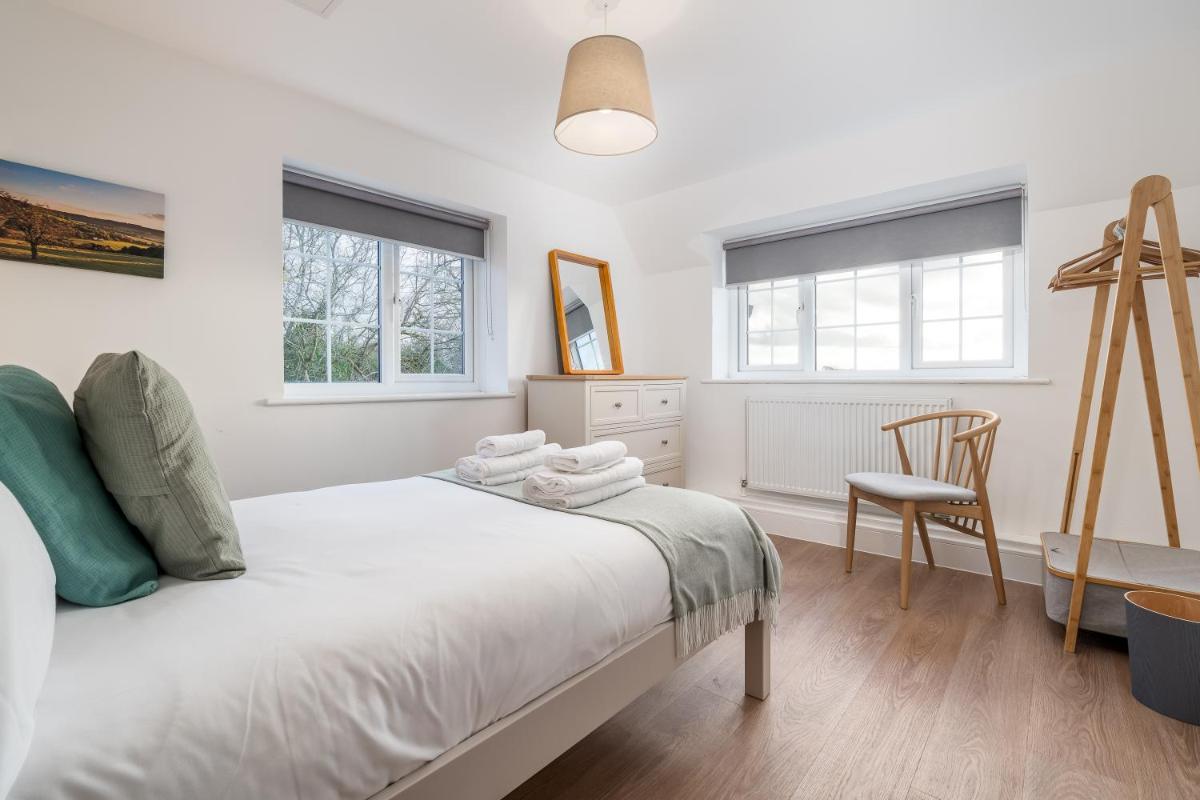 Wallace Hill Cottage - Garsington Studios - Pass the Keys - Housity