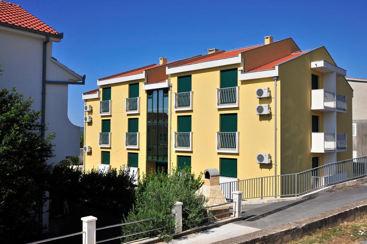 Marine Kaštela - Housity