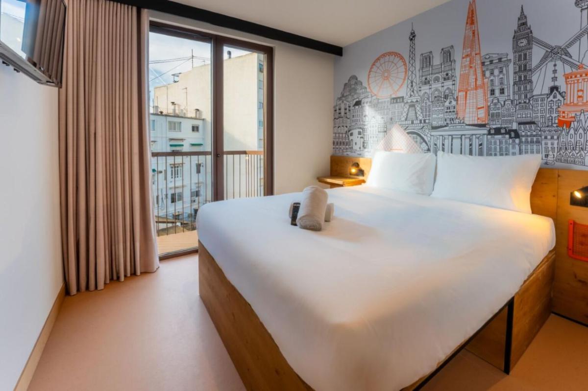 easyHotel Valencia Ciutat Vella - Housity